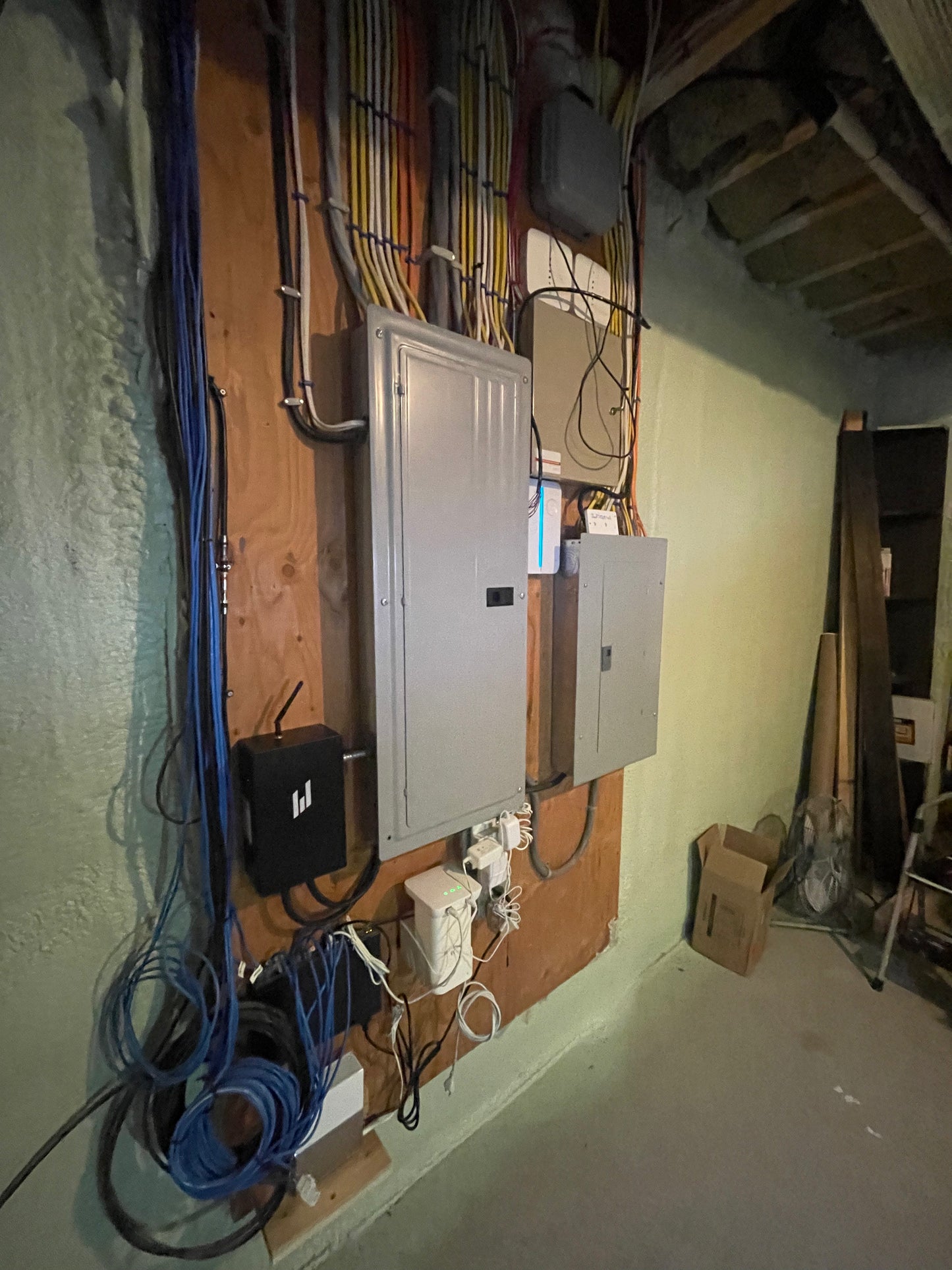 Stepwise Tap™ - Load Manager. Indoor/Outdoor Rated